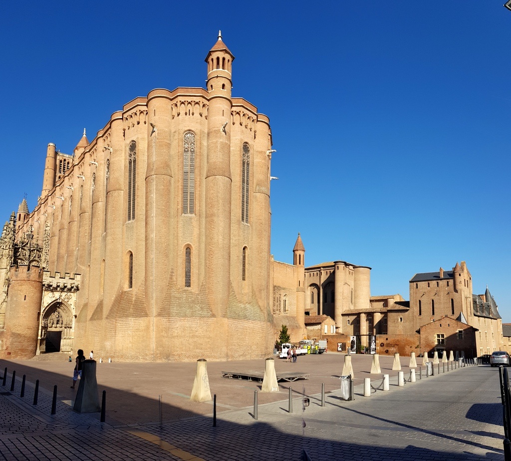 Visiting Albi and driving to Tostat