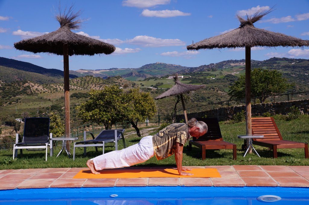 Christophe shows Kumbhakasana